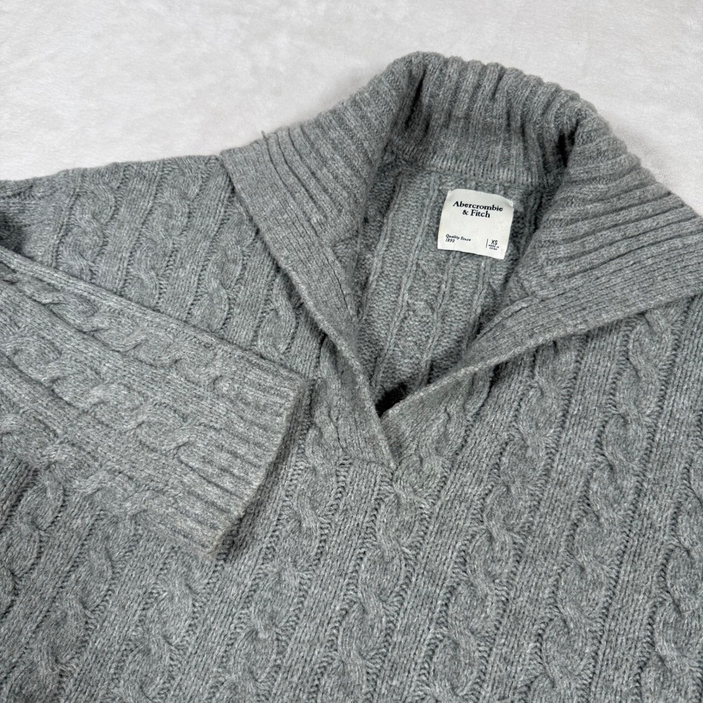 Abercrombie & Fitch Womens XS Gray Cable Knit Split Collar V-Neck Sweater